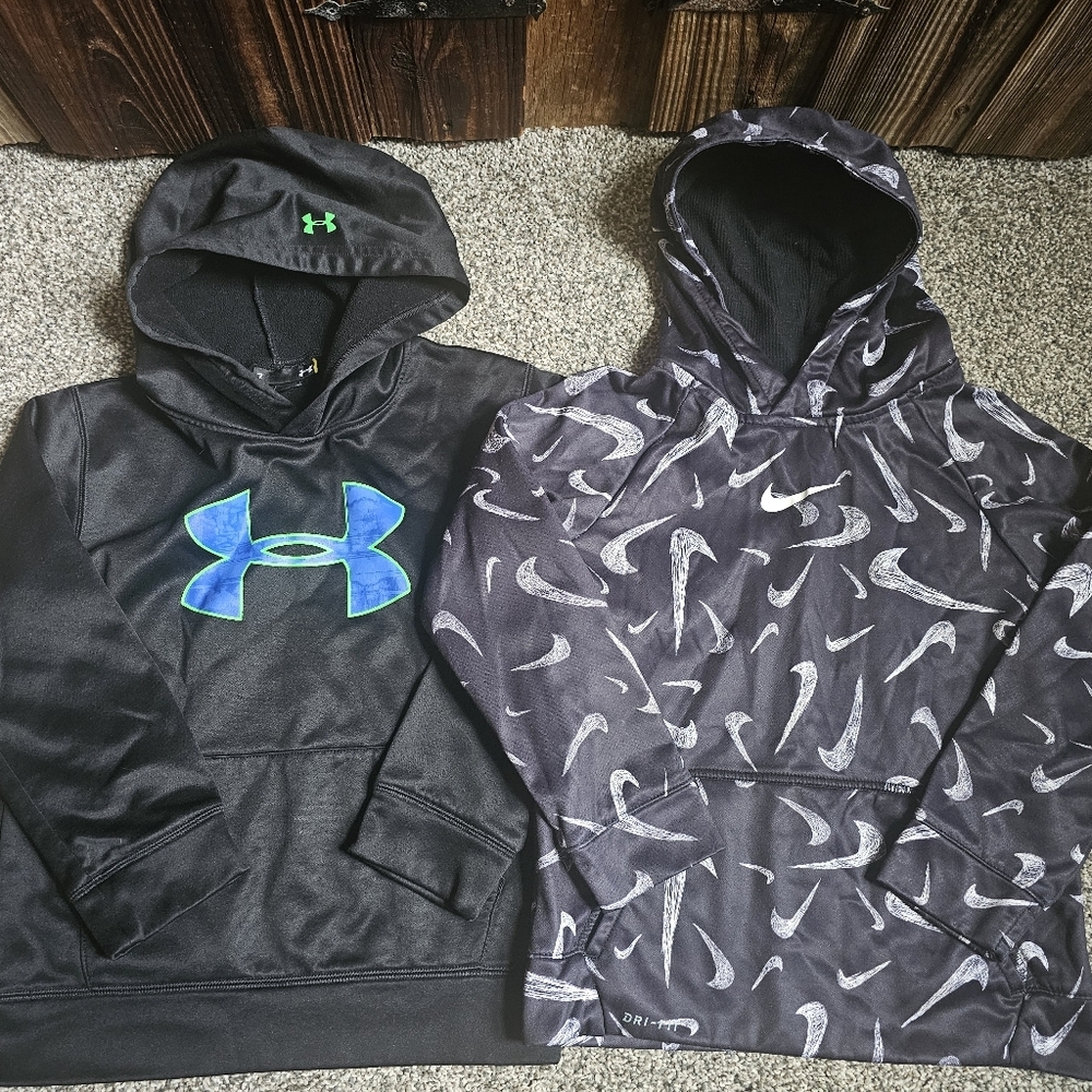 Bundle / lot 2 hoodies Nike & Under Armour boy size 7